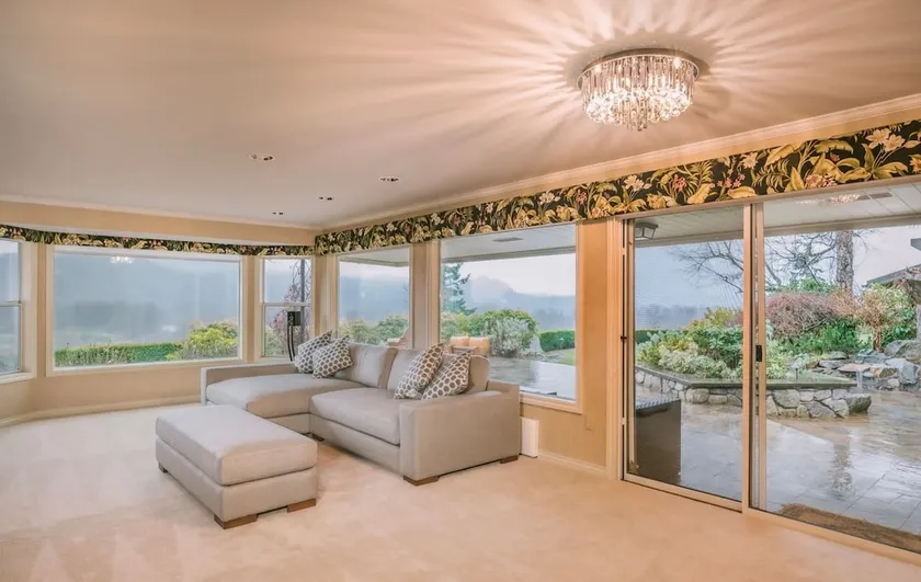 Urban retreat with idyllic views - Image 1