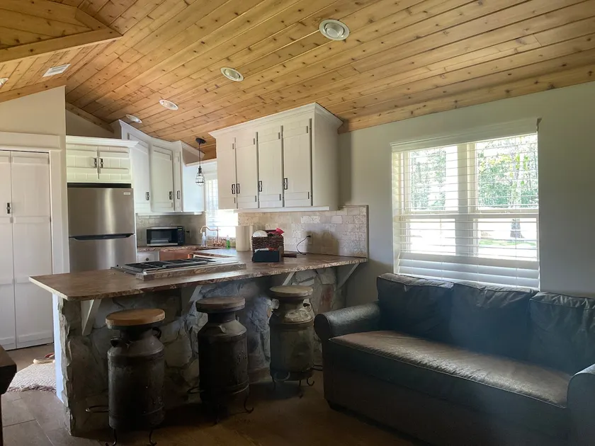 Sullivan Farmhouse - Image 1