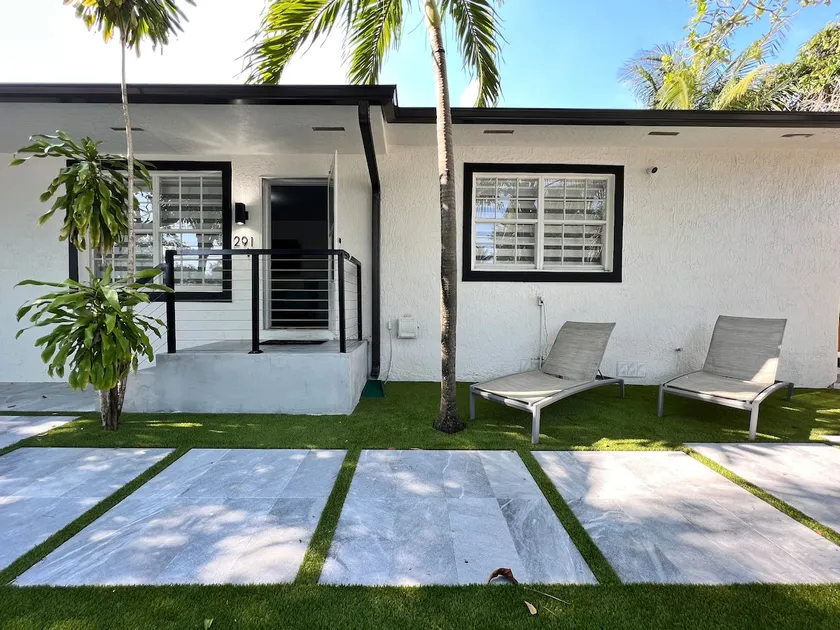 Stylish 3/2 centrally located! - Image 1