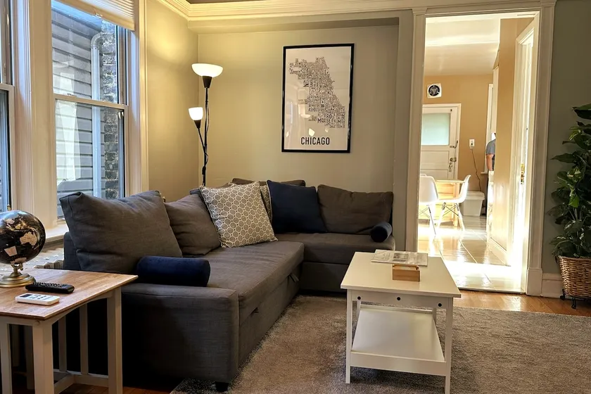 Private Andersonville Apartment - Image 1
