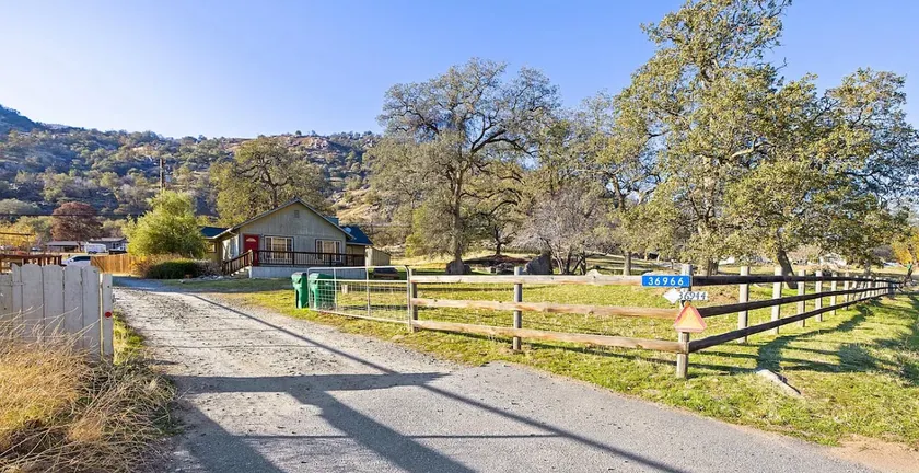 Country Charm w/ Mountain View’s - Image 1