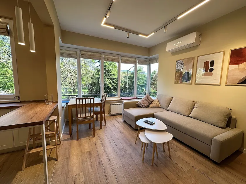 Park Apartment - Image 1