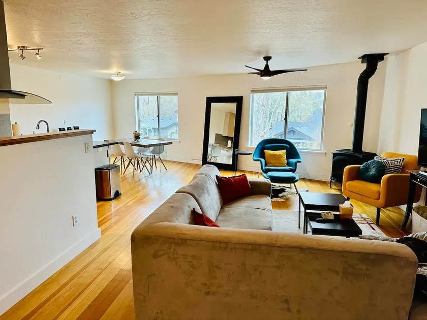 Delightful 2 bd steps to river - Image 1