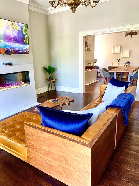 Luxury Townhome w/Pool Table & 4k Projector - Image 1