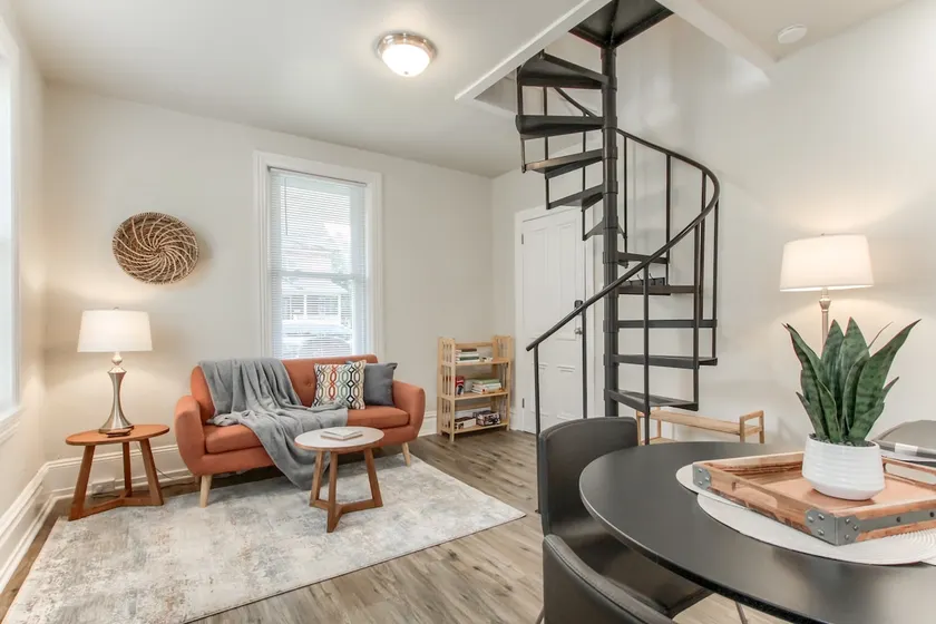 Cozy Nook on Prospect - Image 1