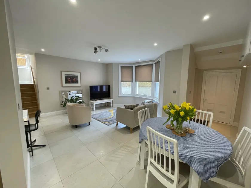 Beautifully appointed 1 Bed Apartment, Richmond - Image 1
