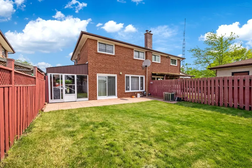 4 Bedroom Home With Fenced Yard in Mississauga - Image 1
