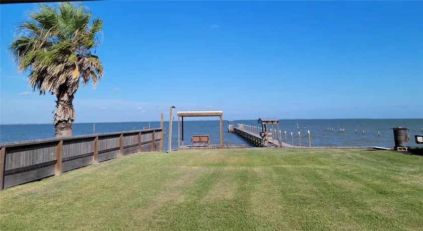 Bayfront House w/Lighted Pier - Image 1