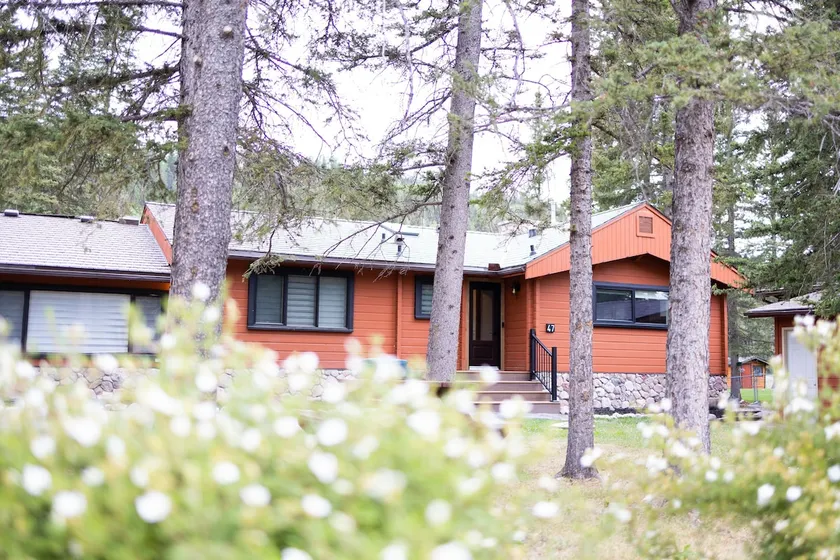 Creekside Cabin w/ Sauna/Gym For Kananaskis Escape - Image 1