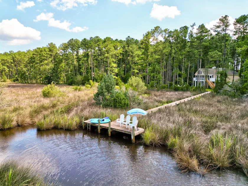 Waterfront. Private Dock for Boat. Pet-friendly. 10 mins to Downtown Oriental.  - Image 1