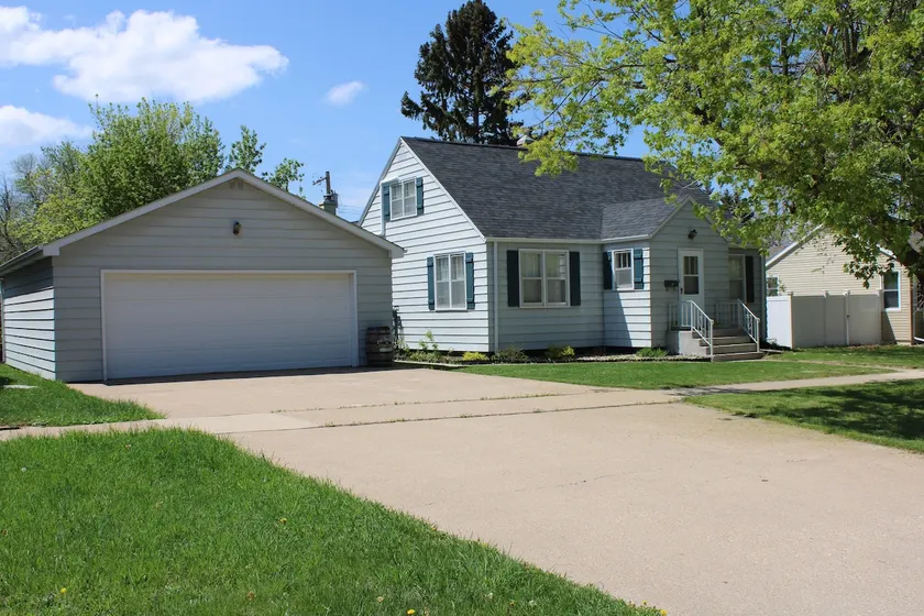 Grammy's Place, home with garage in Spearfish - Image 1