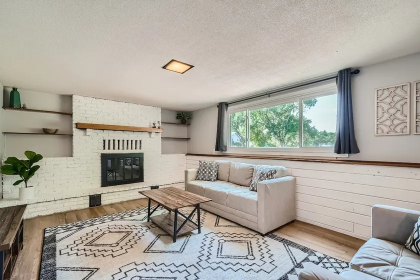 Mpls Marvel: Spacious Retreat - Image 1