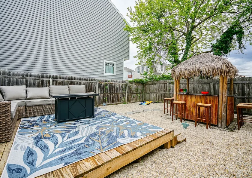 NJ Paradise Tiki Hut, 5 mins to NYC Ferry and beaches!  - Image 1