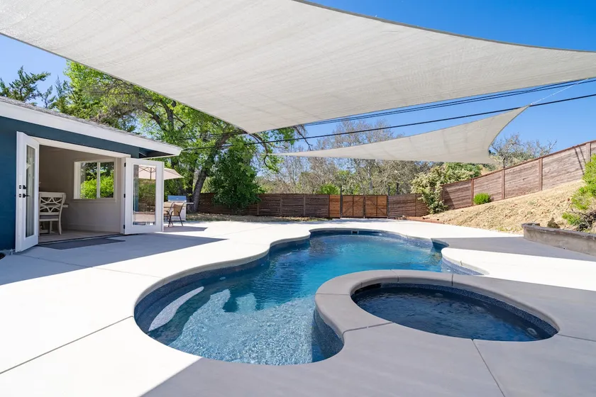 Getaway at the Oaks +Heated pool+hot tub - Image 1