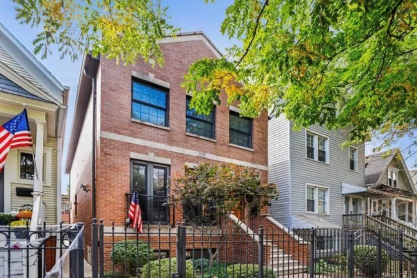 Beautiful 4 BR Family Home near Wrigley - Image 1