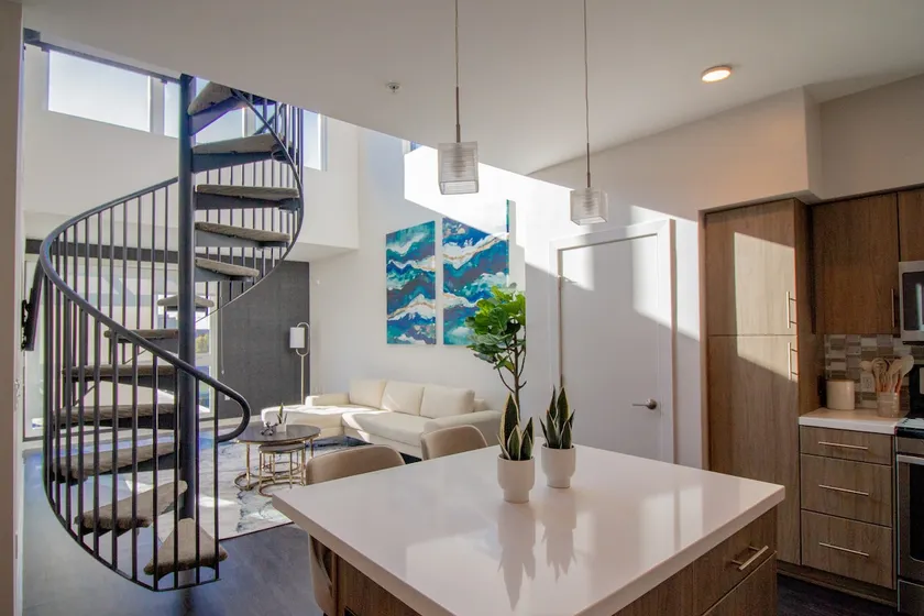 Upscale Penthouse Residence in the Heart of Irvine - Image 1