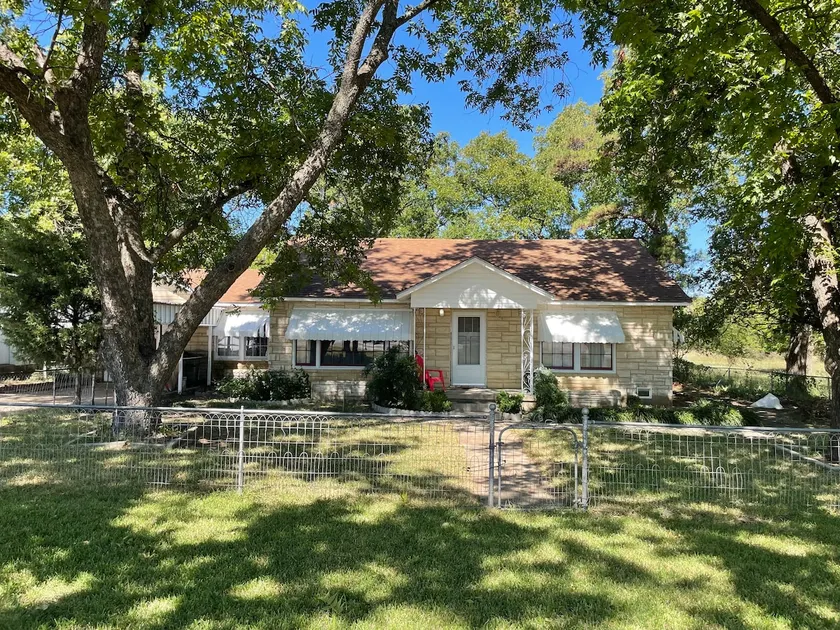 Springtown Central Home with Pecan Orchard Sleep 6 - Image 1