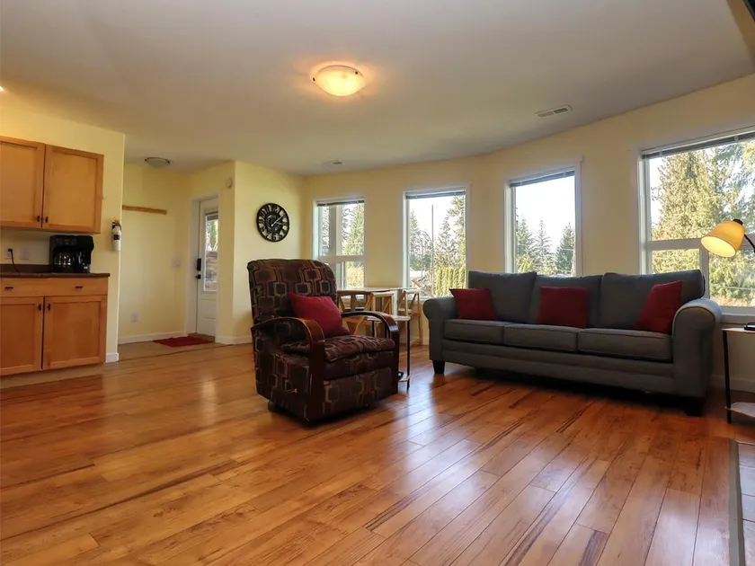 Cozy Getaway in the Bay. - Image 1