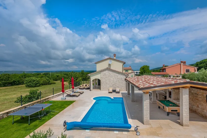 Villa Lavanda, a luxury Villa with Private Pool, 2km to Beach - Image 1