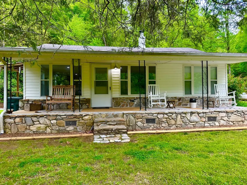 R&B Smoky Mountains Farmhouse - Image 1
