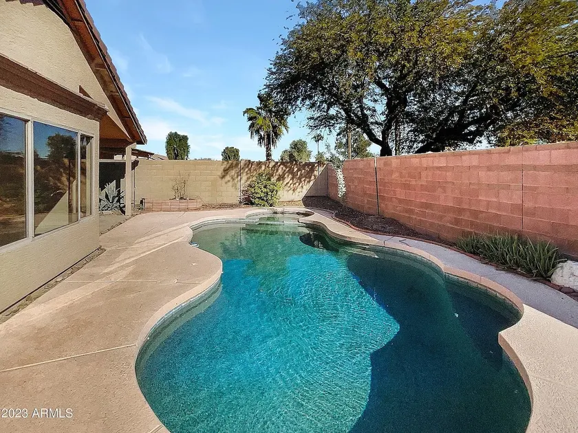 Modern 3bed 2bath plus den home with amazing pool - Image 1