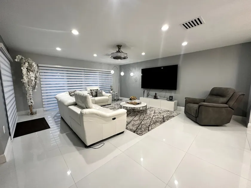Ultimate Modern Vacation Home - Image 1