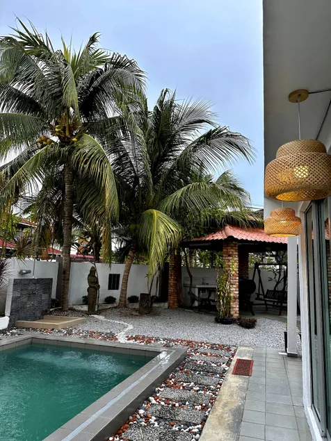 Triangular Villa PD - Image 1
