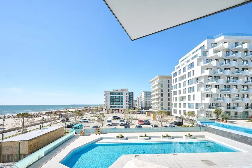 Infinity Everglow Apartment Spa&Pool Beach Resort-parking - Image 1
