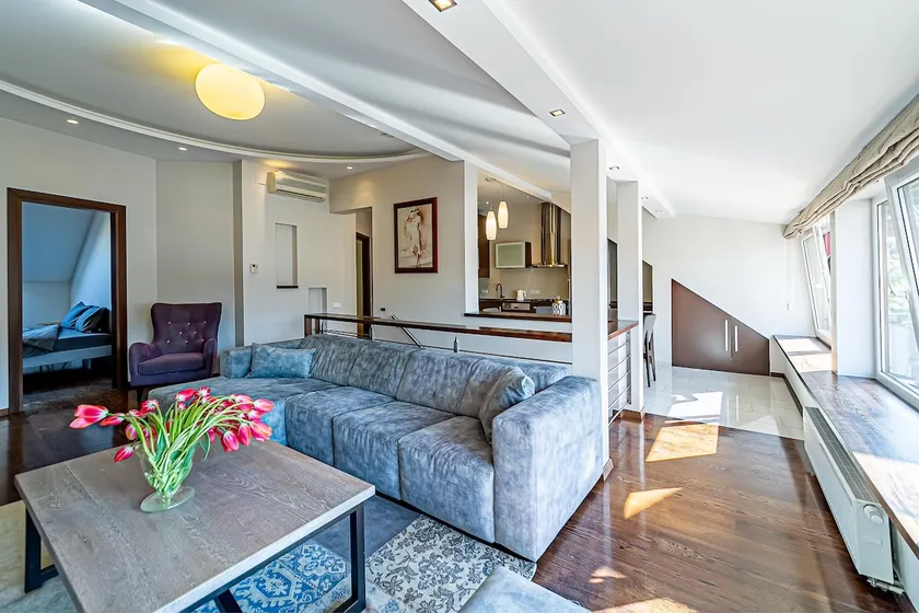 Grand Apt w/ air conditioning - Image 1