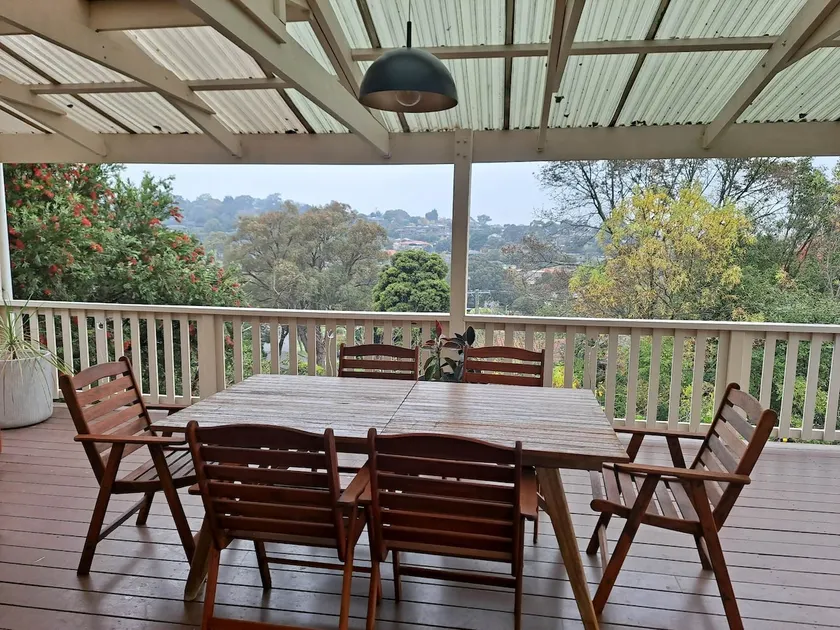 4 Bedroom Home in the foot of Yarra Ranges - Image 1