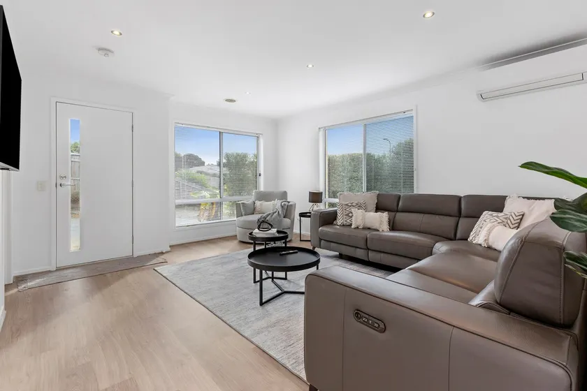 Haven in Grove- Family beach getaway! Cosy, modern - Image 1