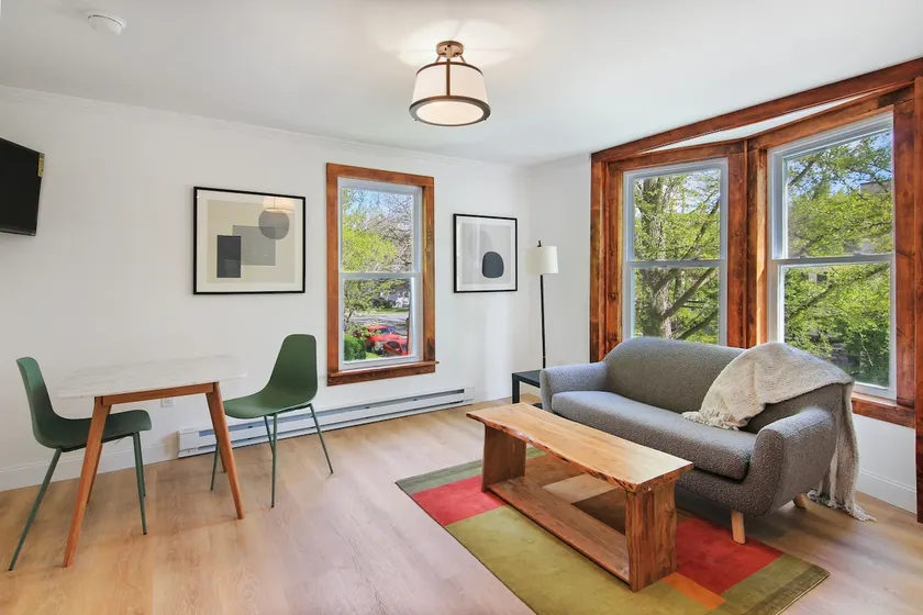 NY Suite | Downtown walk to Commons | Free Parking - Image 1