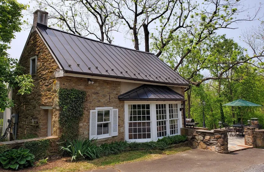 18th Century Stone Cottage minutes from historic Middleburg - Image 1