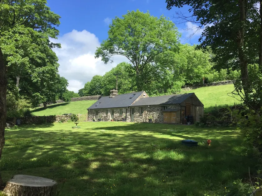 Idyllisches Ferienhaus am Fluss, Betws Y Coed mit malerischer Aussicht - Image 1