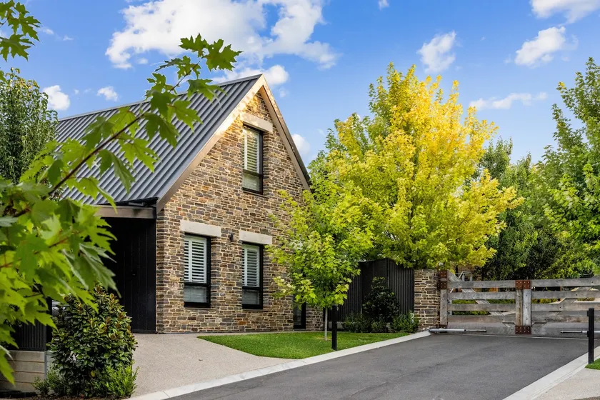 Vale 194 - Luxury Accommodation in McLaren Vale - 5 holiday homes with king size beds - Image 1