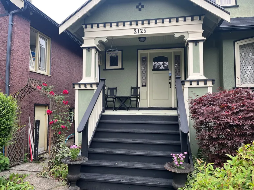 The Little Green House in Grandview-Woodlands - Image 1