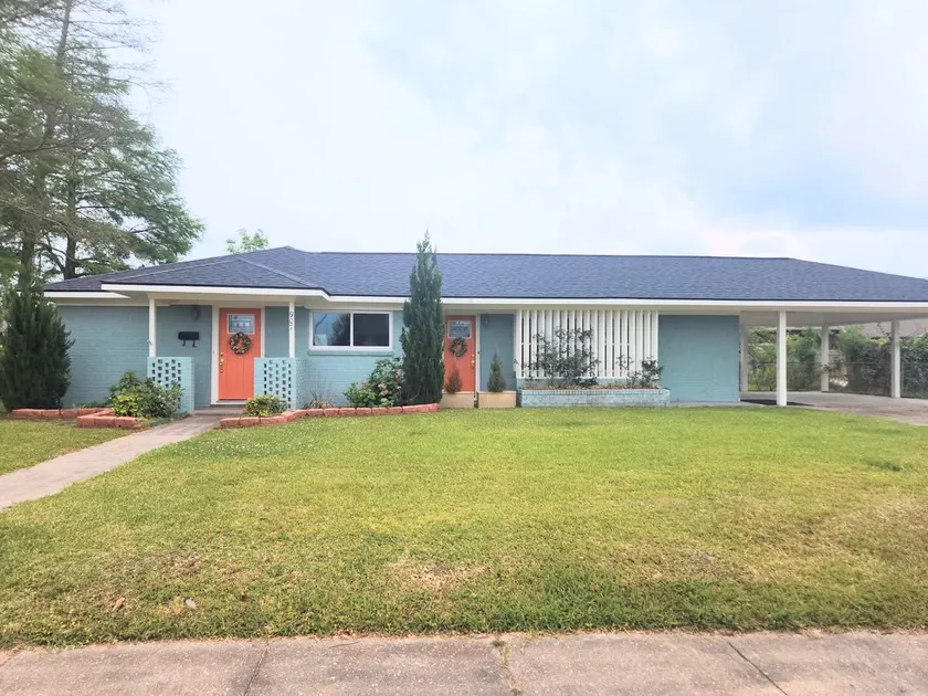 Entire spacious 3/1.5 pet friendly (no fee) home - Image 1