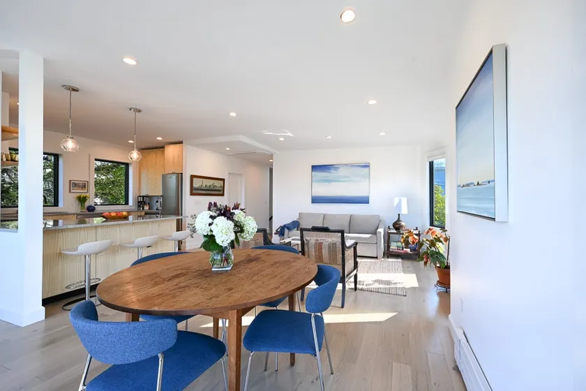 Harborview - Curated East End Escape w/ Parking - Image 1