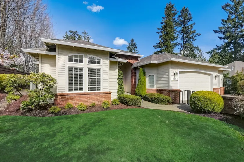 Cozy Beaverton 3 bed, walk to dining and shops - Image 1