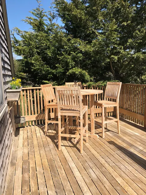 Cozy, secluded 2 bedroom cottage centrally located - Image 1