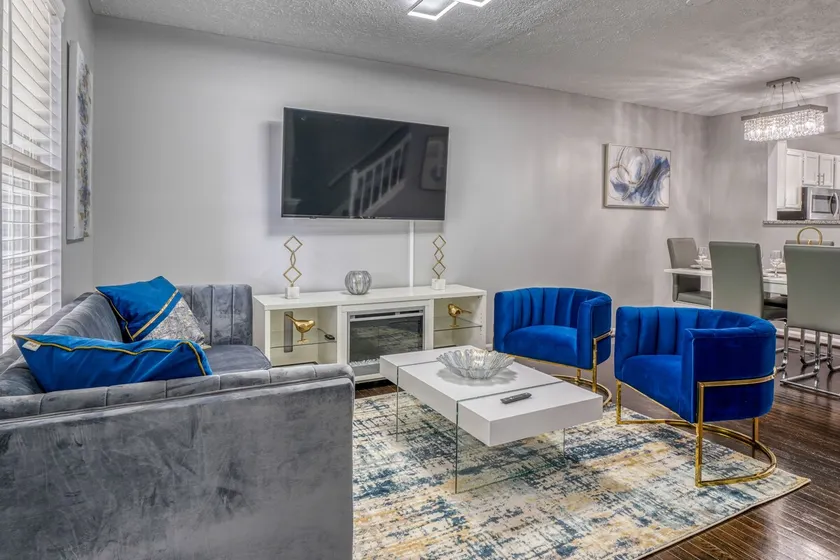 *LUX 4BR 2.5BA* w/ Double Master - Image 1