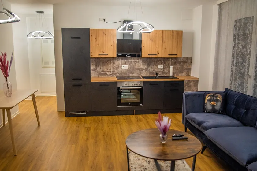 Luxury apartment Hing in the city center - Image 1