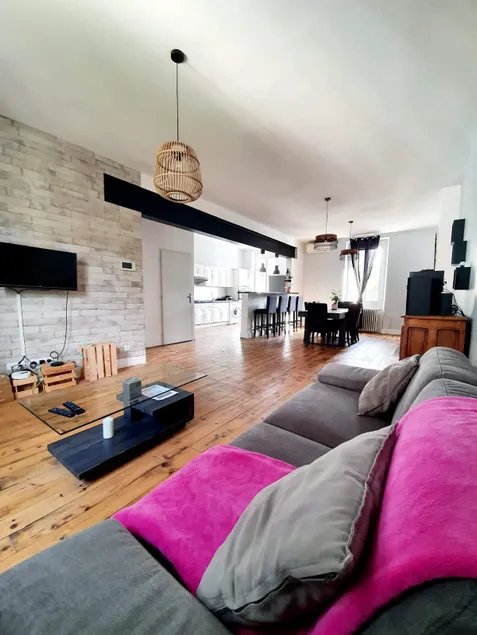 Spacious, cozy. - Image 1