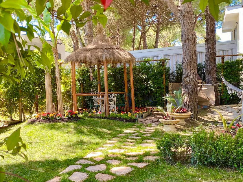 Beach Garden Paradise - Image 1