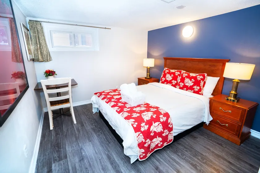 Cozy 3BR 2Bth Lower Unit, A min to Hwy401, 404 & DVP - Image 1