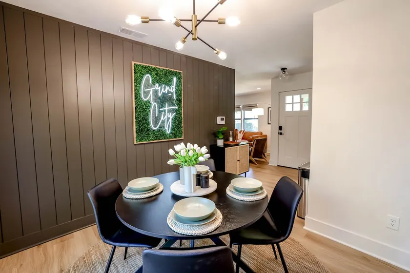 Cozy~3 bed~Pet Friendly~8 min from Airport - Image 1