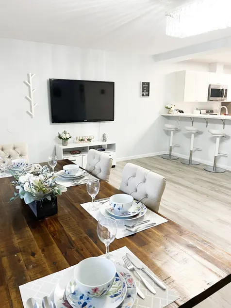 2 BR 1BA Spacious Modern Suites 8 - Image 1