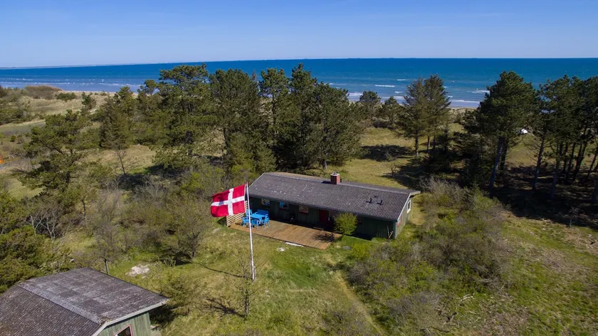 Nordic Nook: Quaint Danish Cottage on the Beach - Image 1