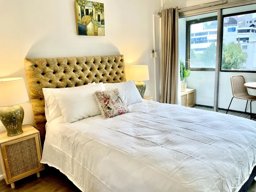 Swan City Stay 3 - Image 1