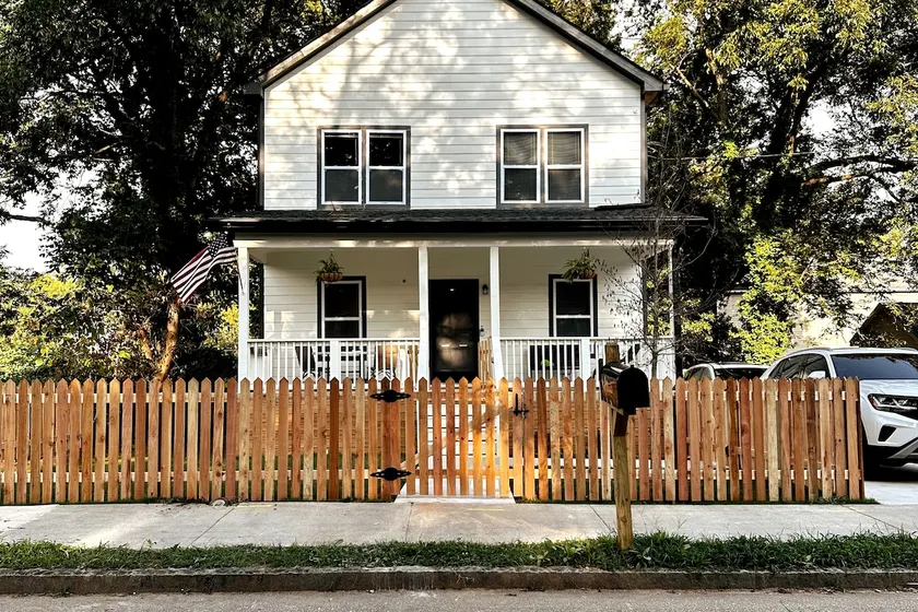 Close to Downtown, Modern 3 BR w/Driveway - Image 1